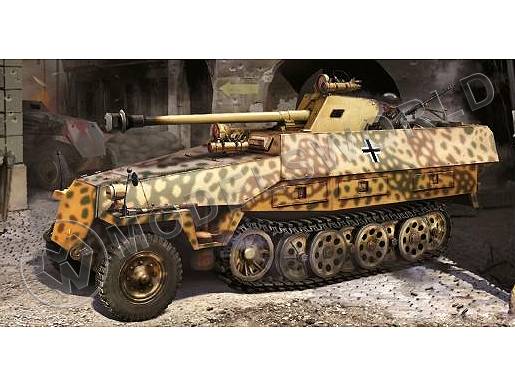 Склеиваемая пластиковая модель Немецкий бронетранспортер Sd.Kfz. 251/22 Ausf. D w/Night Vision Falke. Масштаб 1:35